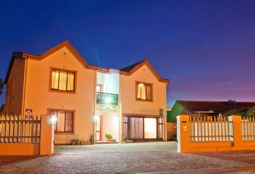 Aamiaismajoitus (B&B) Hermanus At Home
