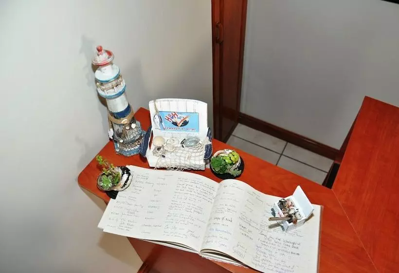 Aamiaismajoitus (B&B) Hermanus At Home