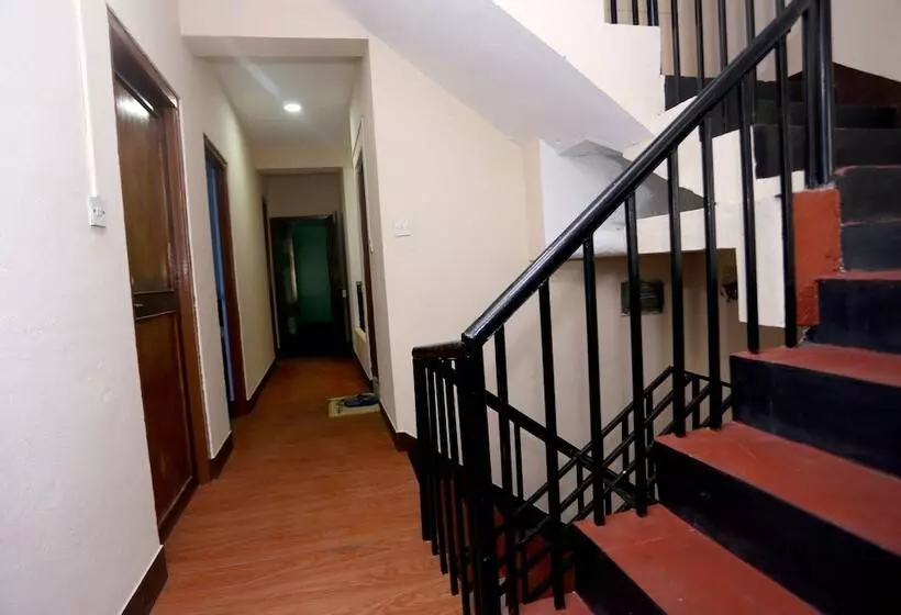 هتل Rising Home