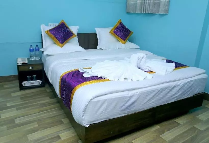 هتل Rising Home
