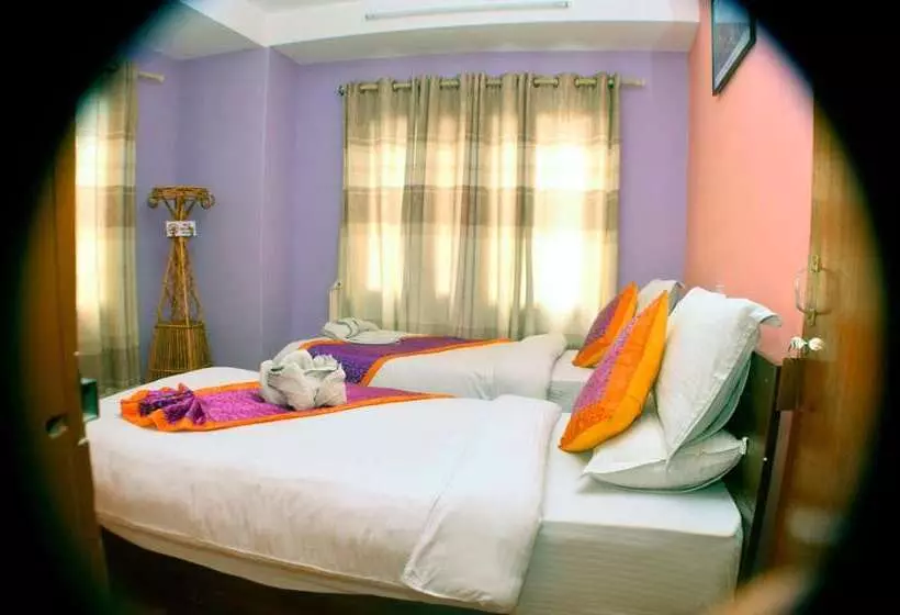 هتل Rising Home