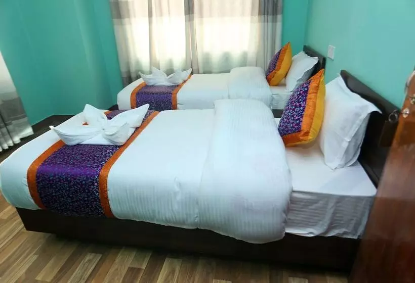 هتل Rising Home