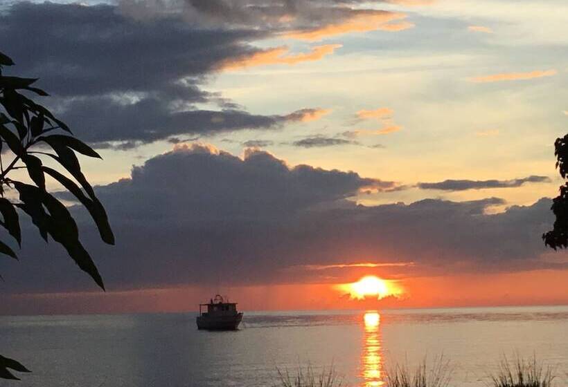 هتل Stoner's Beach Resort