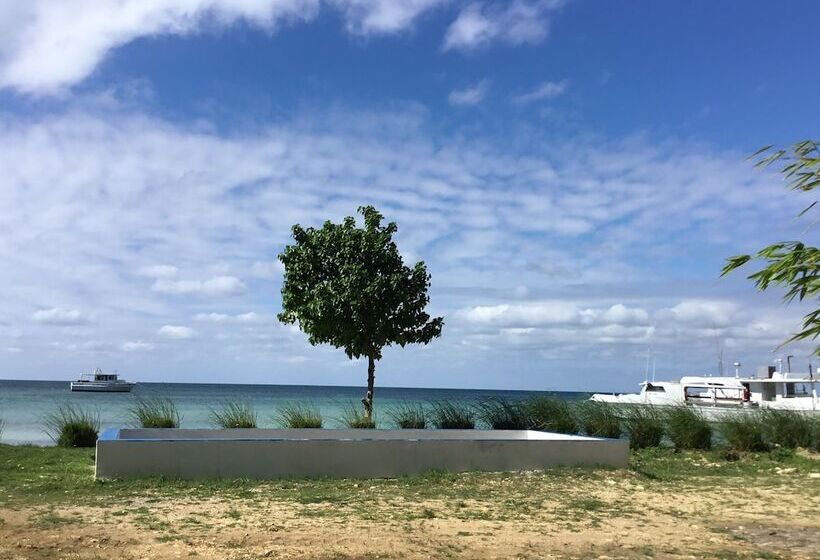 هتل Stoner's Beach Resort