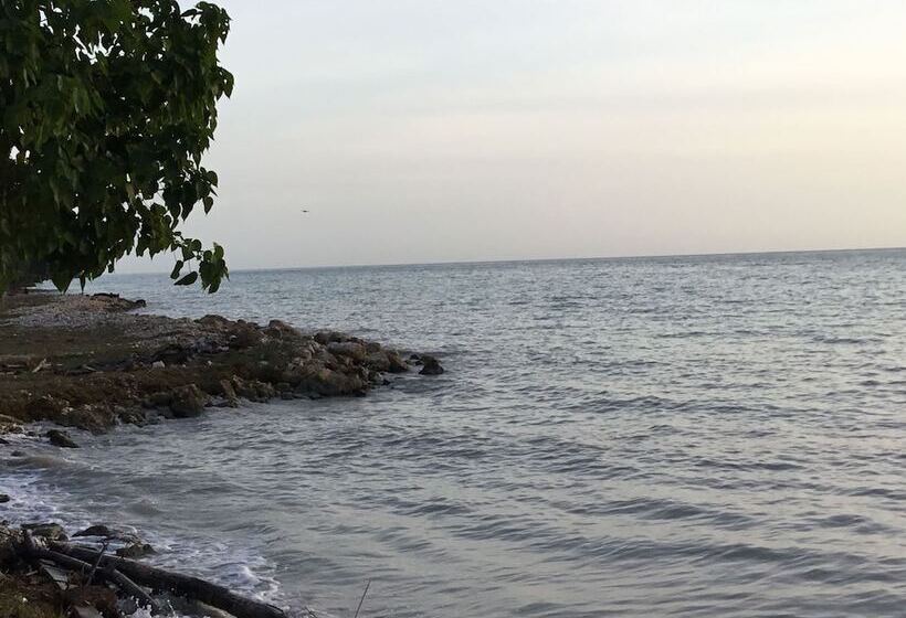 هتل Stoner's Beach Resort