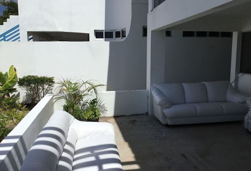 هتل Stoner's Beach Resort