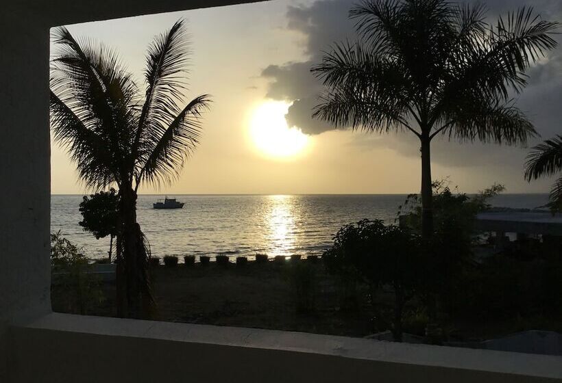 هتل Stoner's Beach Resort