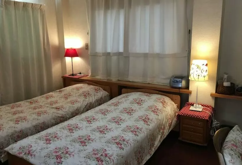 ペンション Ladies Inn Motomachi Caters To Women