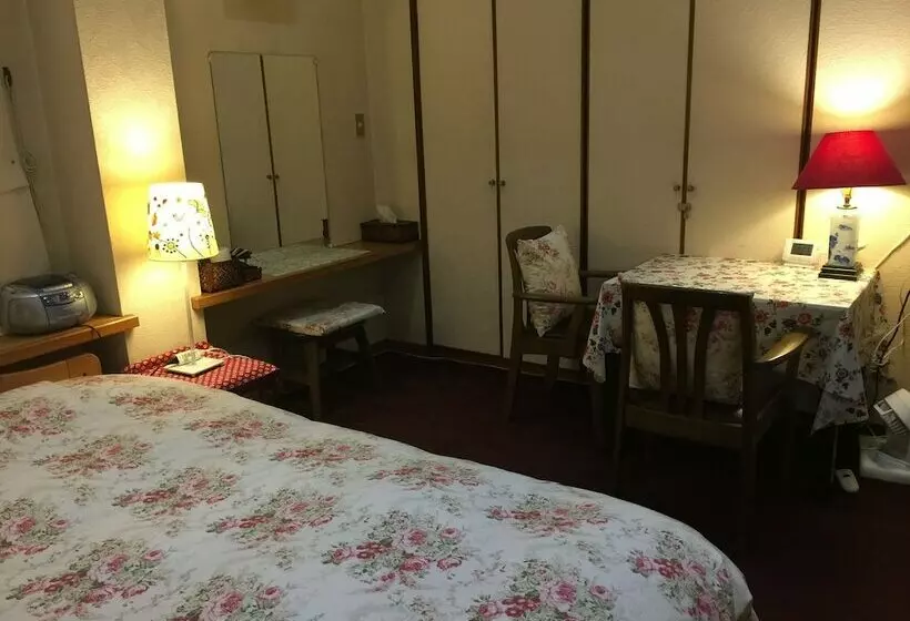 ペンション Ladies Inn Motomachi Caters To Women