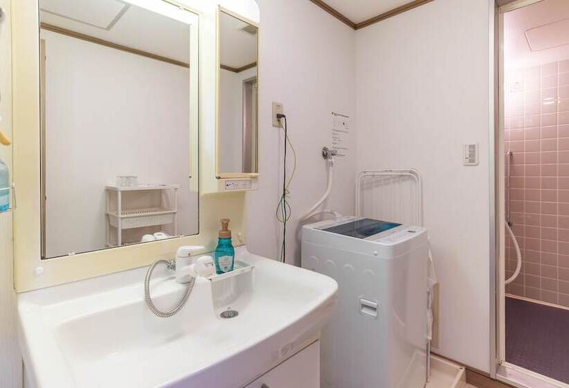 Universal Bay Condominium