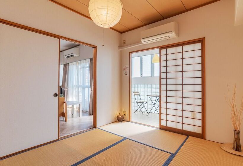 Universal Bay Condominium