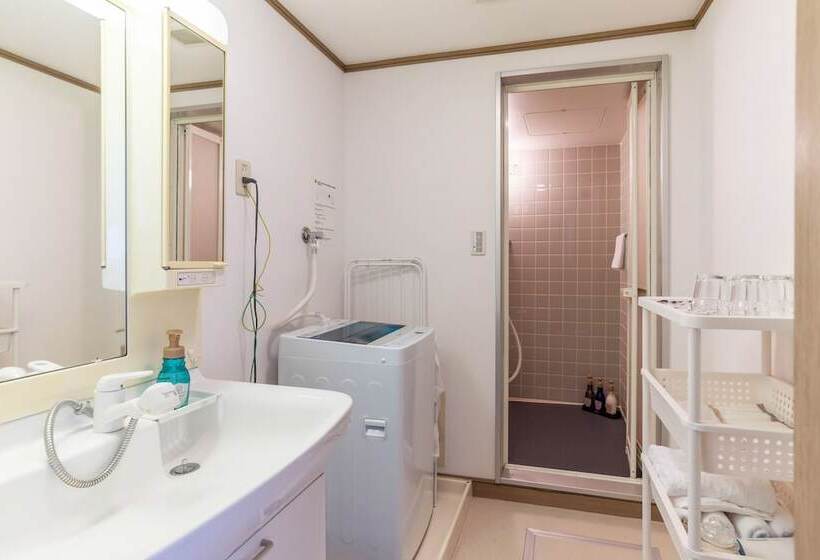 Universal Bay Condominium