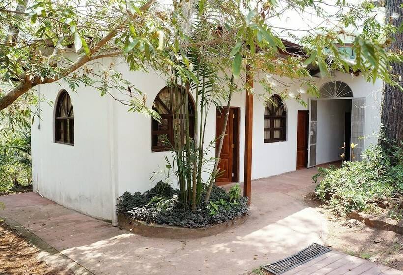 تختخواب و صبحانه Eco Hotel Shangrila