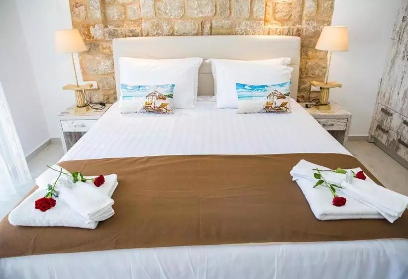 Haraki Stone Apartments