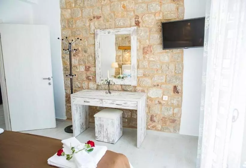 Haraki Stone Apartments