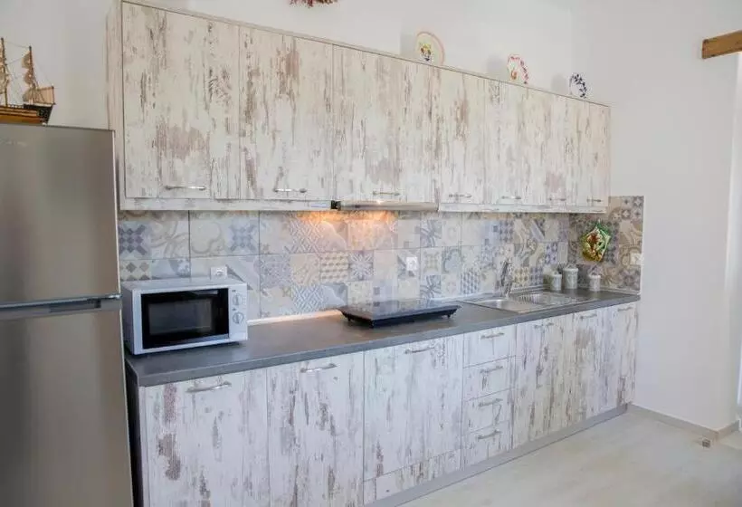 Haraki Stone Apartments