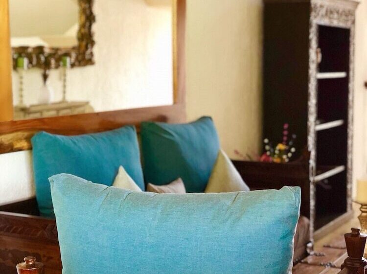 La Leyenda Boutique Hotel By Bunik