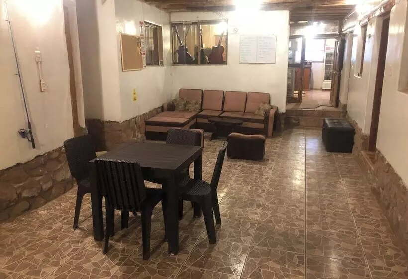 Intihuatana Hostel