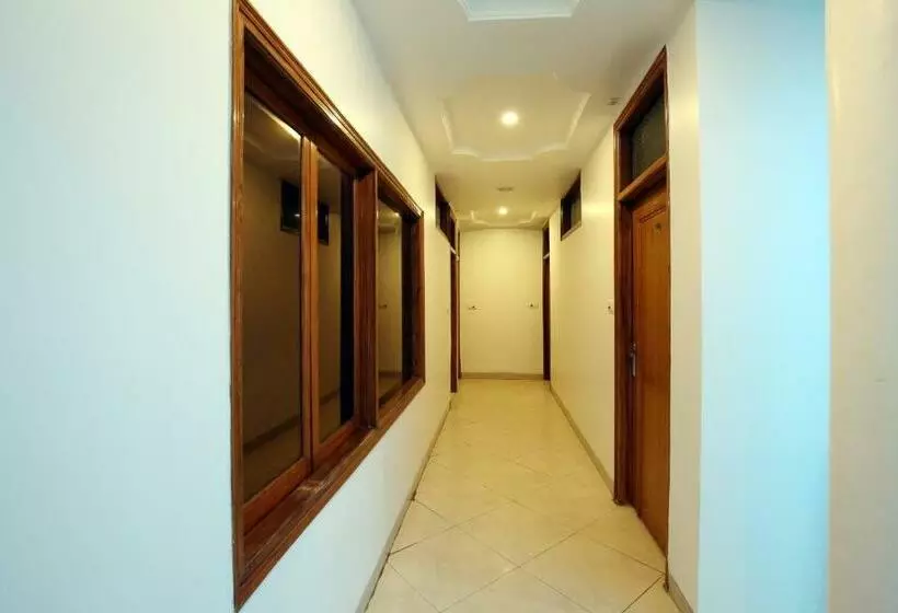 OYO 9230 Hotel Royal Brooks
