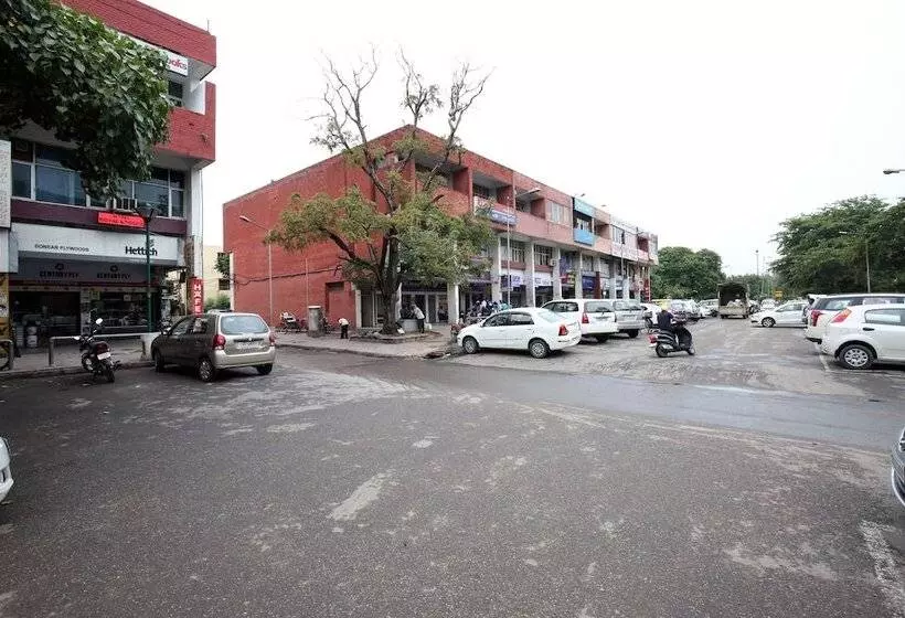 OYO 9230 Hotel Royal Brooks