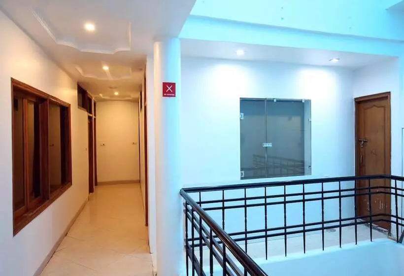OYO 9230 Hotel Royal Brooks