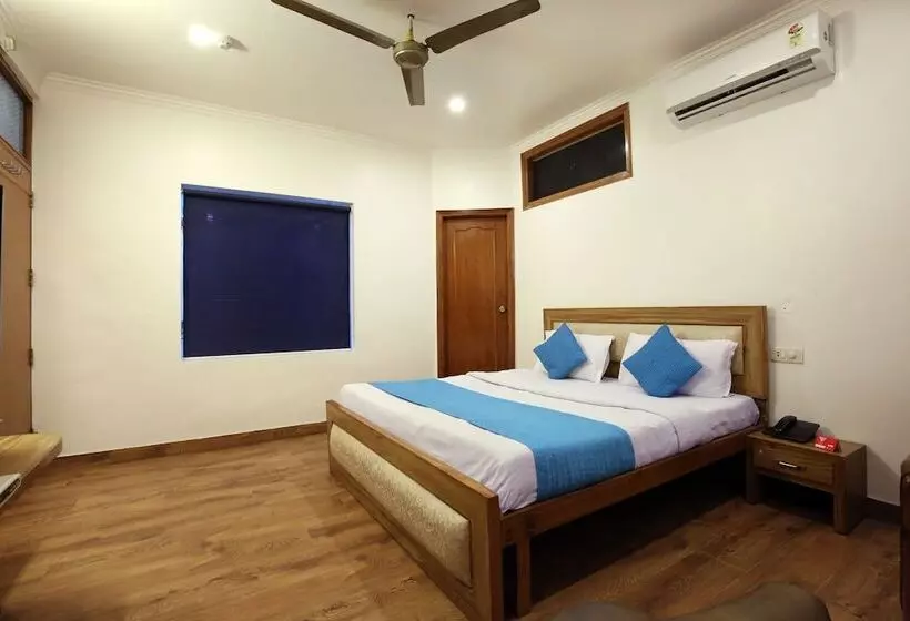 OYO 9230 Hotel Royal Brooks