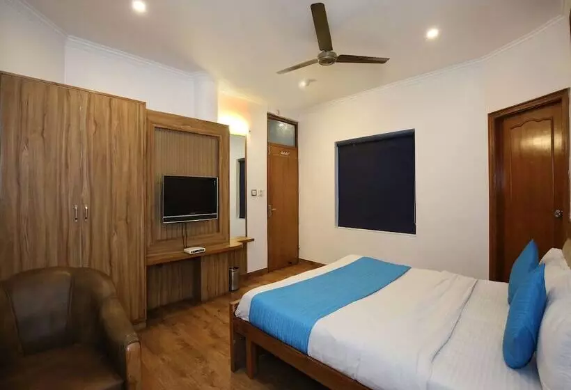 OYO 9230 Hotel Royal Brooks