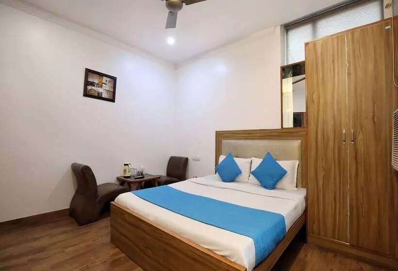 OYO 9230 Hotel Royal Brooks