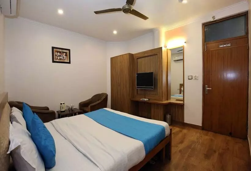 OYO 9230 Hotel Royal Brooks