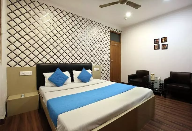 OYO 9230 Hotel Royal Brooks