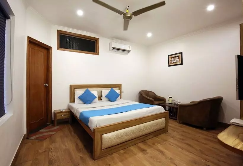 OYO 9230 Hotel Royal Brooks