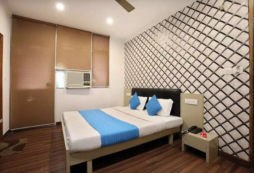 OYO 9230 Hotel Royal Brooks