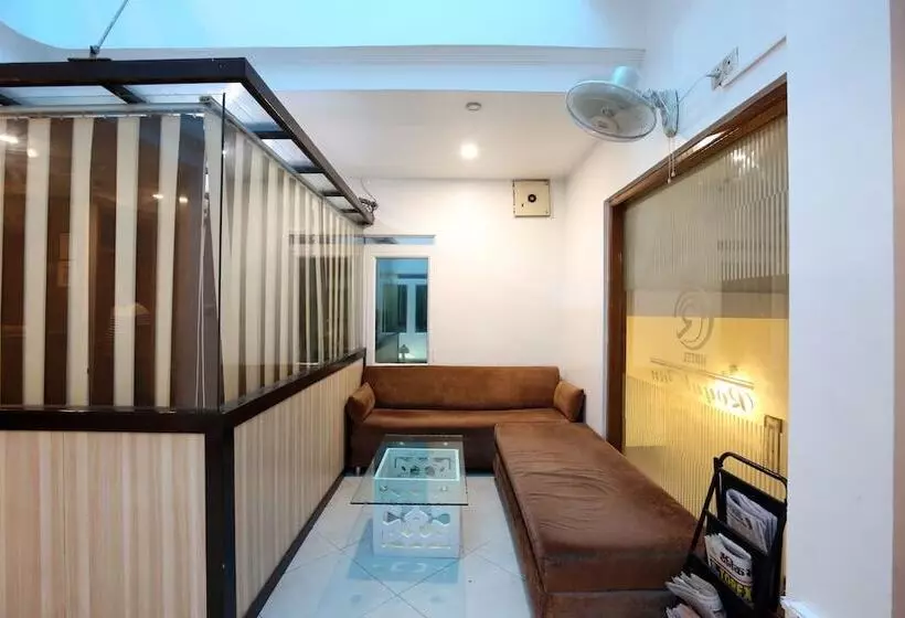 OYO 9230 Hotel Royal Brooks