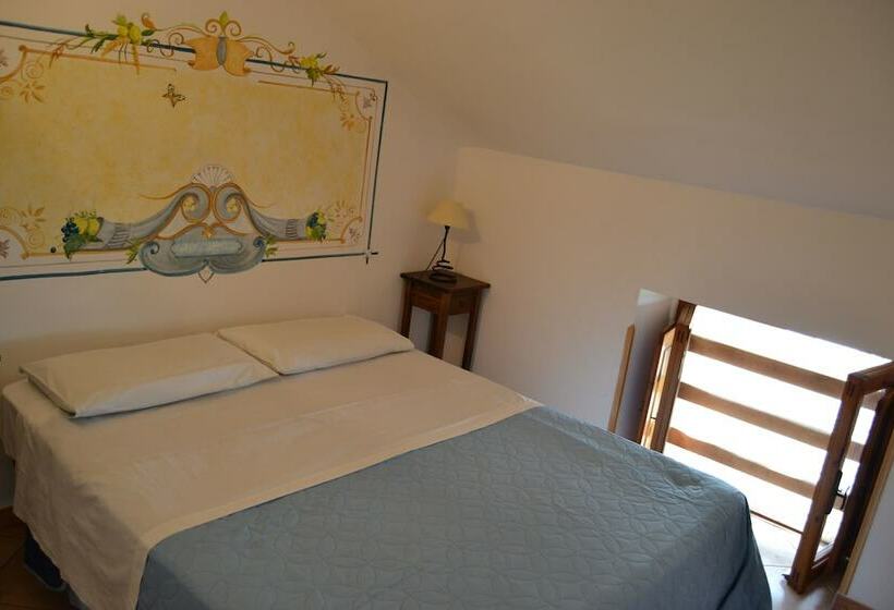 Пансион Holiday Time Sorrento