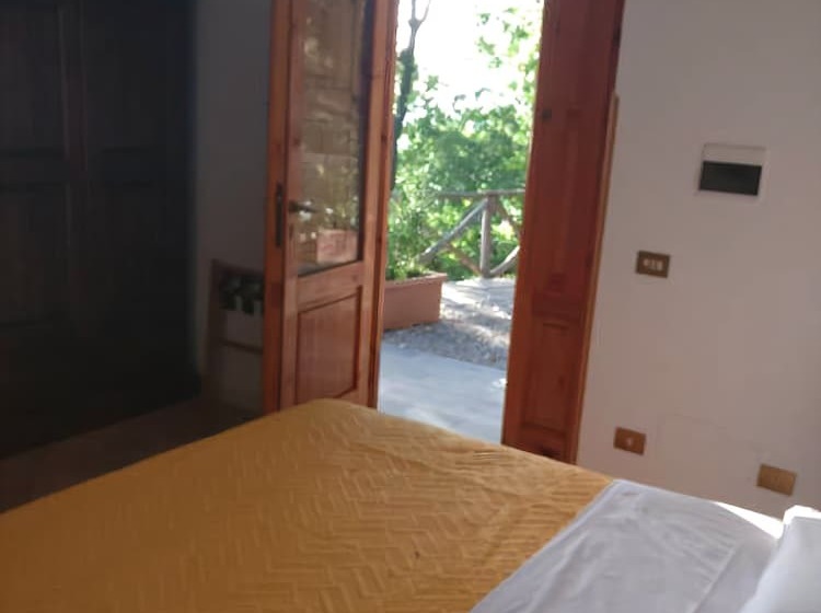 Пансион Holiday Time Sorrento