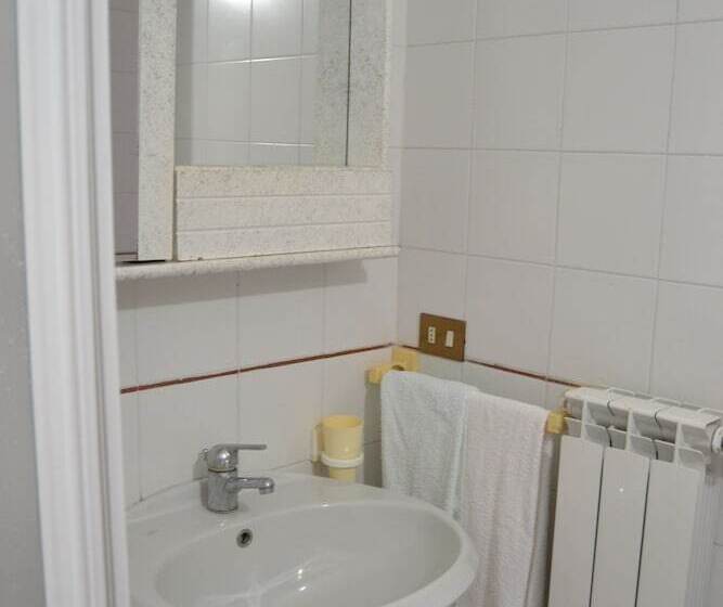 Пансион Holiday Time Sorrento