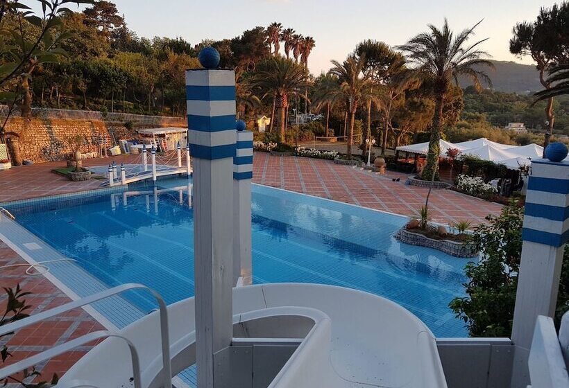 Пансион Holiday Time Sorrento