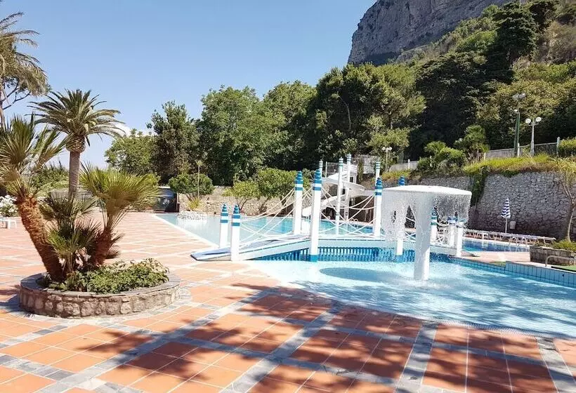 ペンション Holiday Time Sorrento