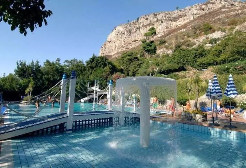 ペンション Holiday Time Sorrento