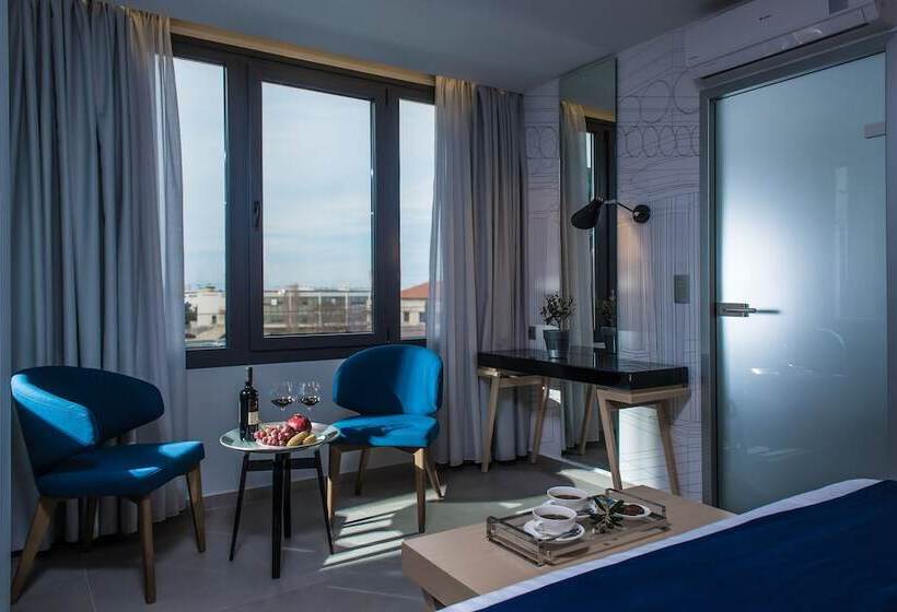 Lavris City Suites