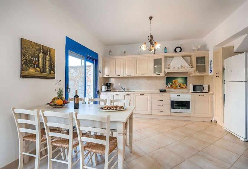 Maripaul Family Villa