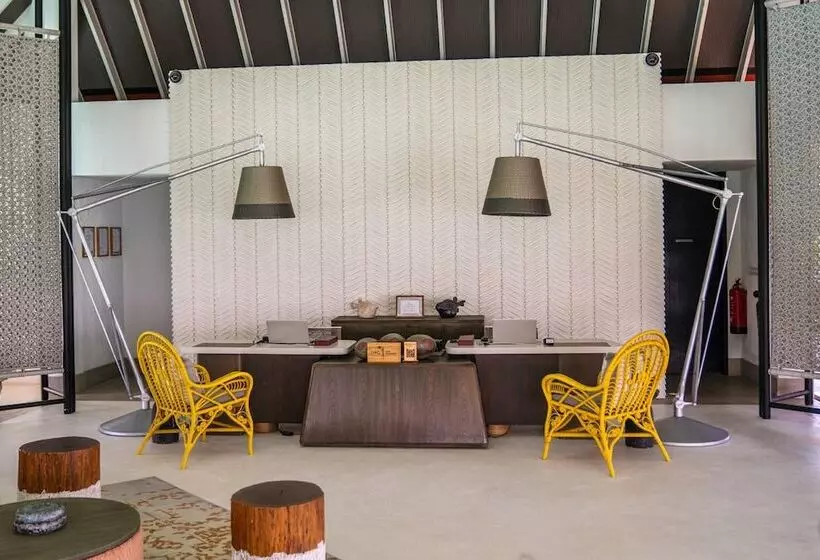 Hotelli Intercontinental Maldives Maamunagau Resort With Club Benefits  Ihg