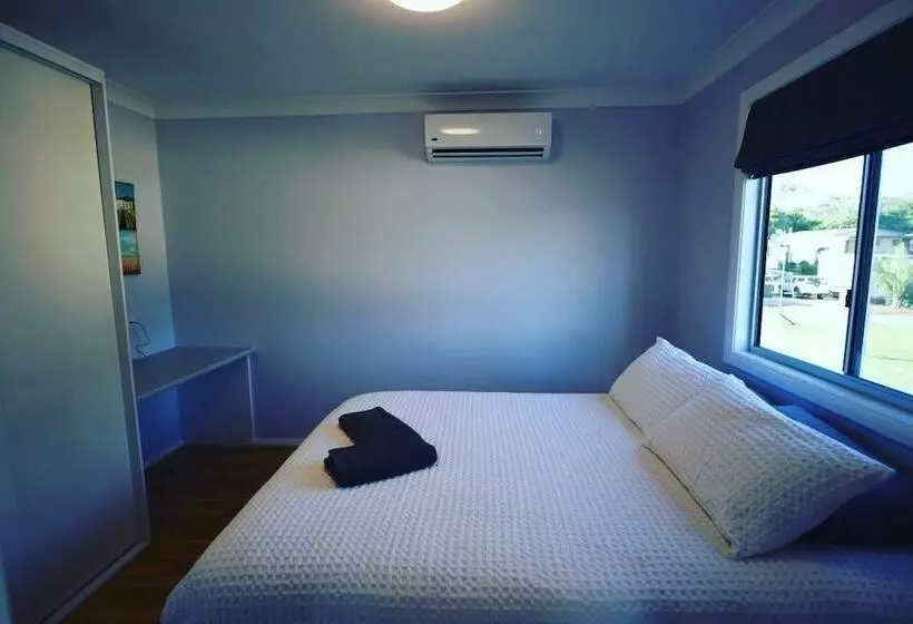 Hotelli Pelican Caravan Park