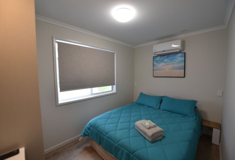 فندق Pelican Caravan Park