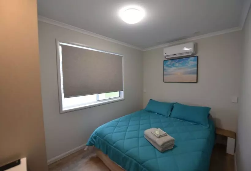 Hotelli Pelican Caravan Park