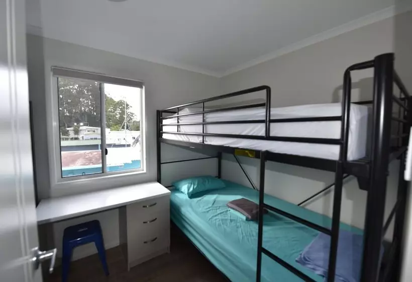 Hotelli Pelican Caravan Park