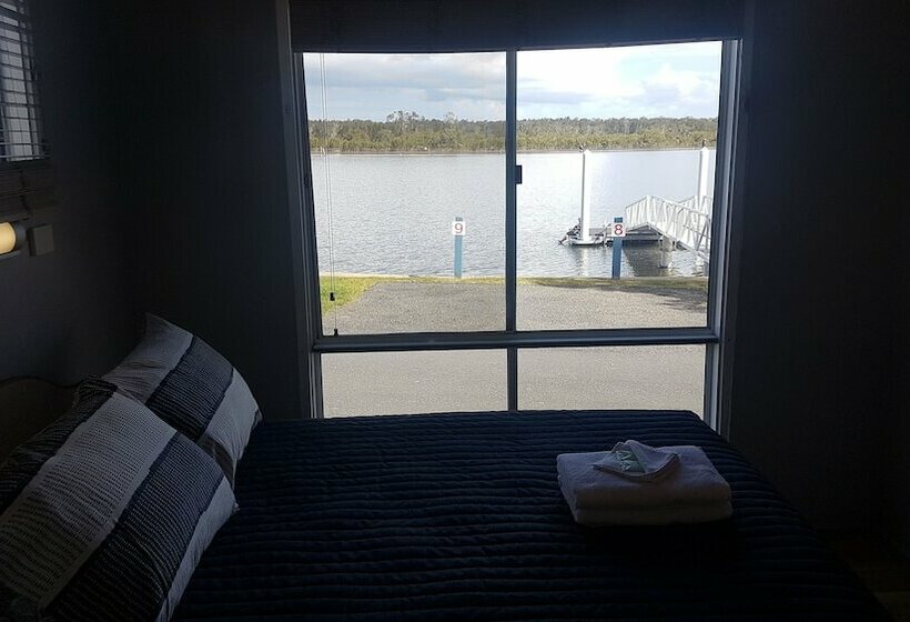 فندق Pelican Caravan Park