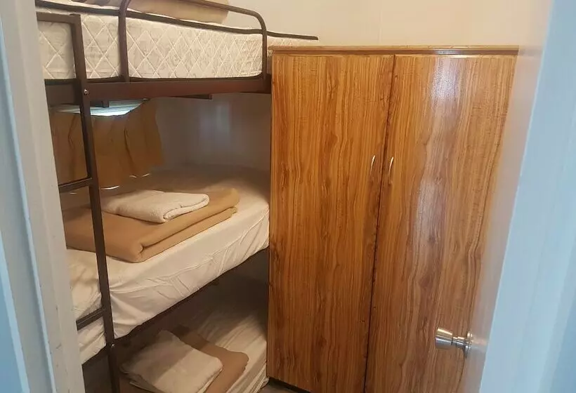 Hotelli Pelican Caravan Park