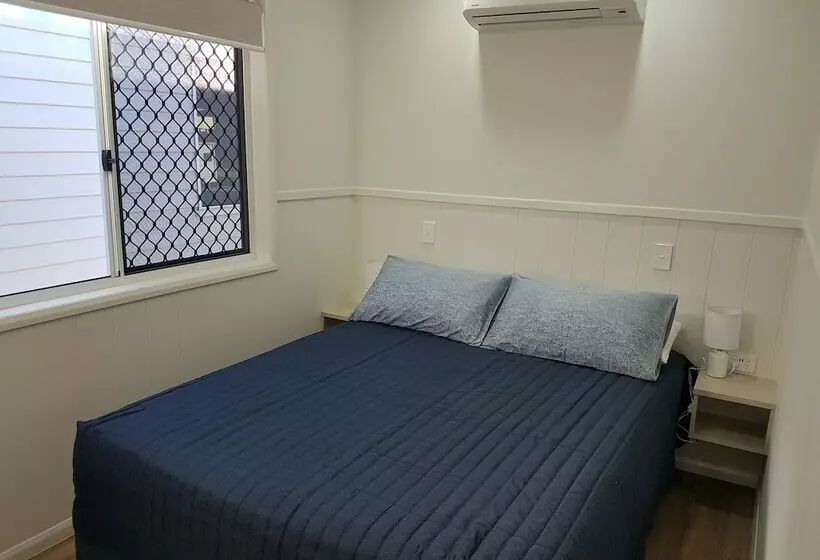 Hotelli Pelican Caravan Park