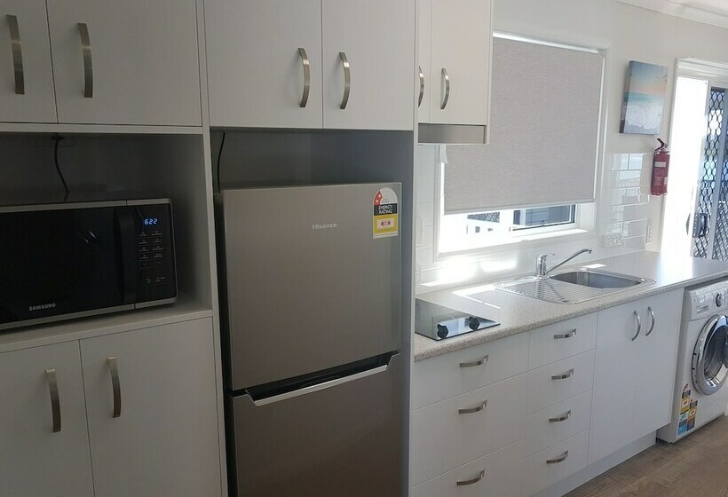 فندق Pelican Caravan Park